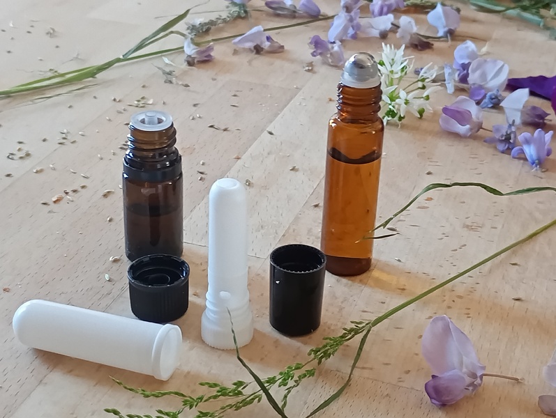 préparations à base d"huiles végétales et d'huiles essentielles réalisées lors d'un atelier d'aromathérapie sur Saint-Etienne avec Elodie ALLIBERT conseillère en aromathérapie.