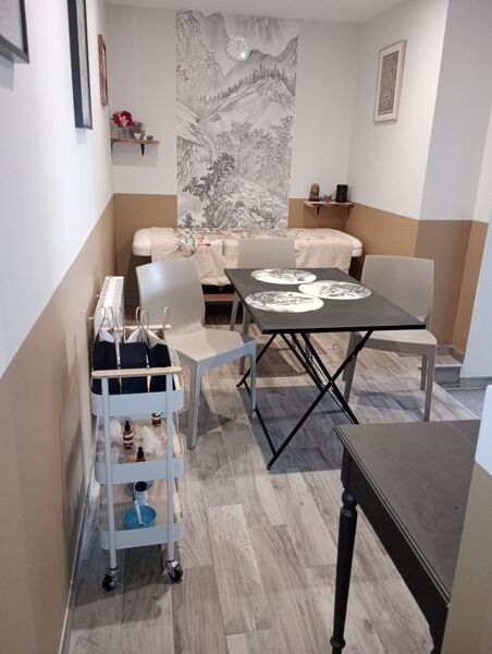 Image du cabinet lors d'un atelier d'aromathérapie avec Elodie ALLIBERT, réflexologue et conseillère en aromathérapie sur Saint-Etienne.