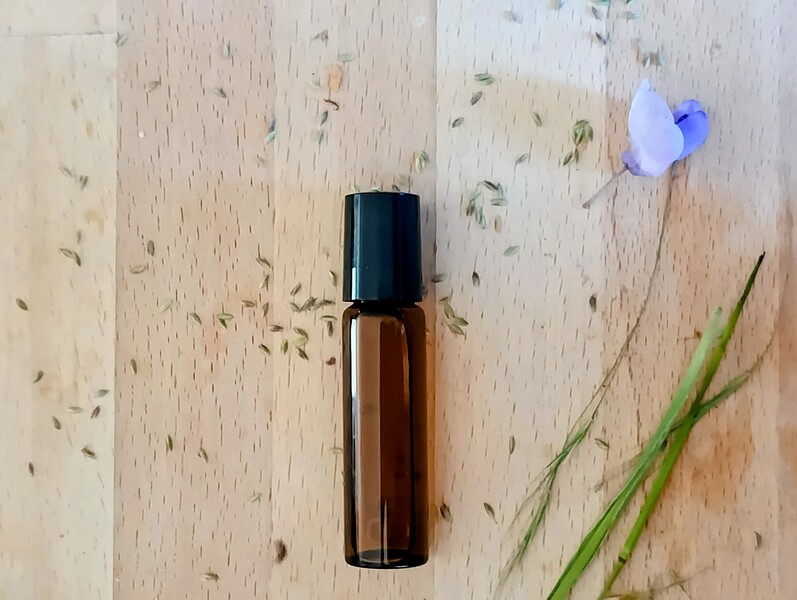 flacon d'huiles essentielles et d'huiles végétales réalisé lors d'un atelier d'aromathérapie avec Elodie ALLIBERT à Saint-Etienne au cabinet de réflexologie plantaire et de conseils en aromathérapie.