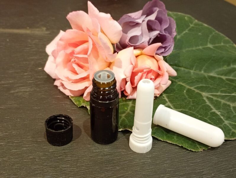 image d'un inhalateur sec contenant une préparation d'huiles essentielles pour un atelier d'aomathérapie avec Elodie ALLIBERT, reflexologue et conseillère en aromathérapie à Saint-Etienne
