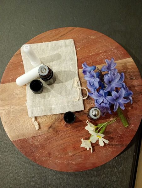 Image d'un flacon utilisé pour préparer en toute sécurité les synergies d'huiles essentielles lors des ateliers d'aromathérapie avec Elodie ALLIBERT, réflexologue et conseillère en aromathérapie sur Saint-Etienne.