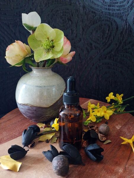 Image de flacon utilisé pour préparer en toute sécurité les synergies d'huiles essentielles lors des ateliers d'aromathérapie avec Elodie ALLIBERT, réflexologue et conseillère en aromathérapie sur Saint-Etienne.
