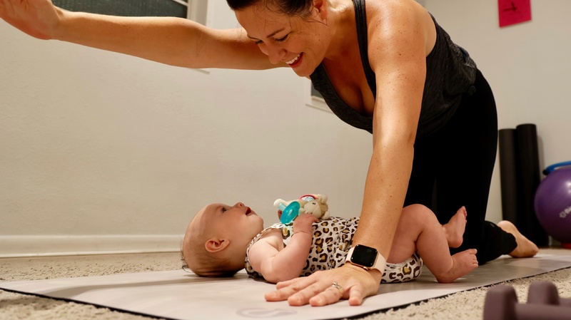Postnatal Pilates Classes in small group class setting. Meet new mothers and their babies, stretch, strengthen and mobilise your body and work on rebuilding your core from inside out focusing on deep core and pelvic floor activation and strength