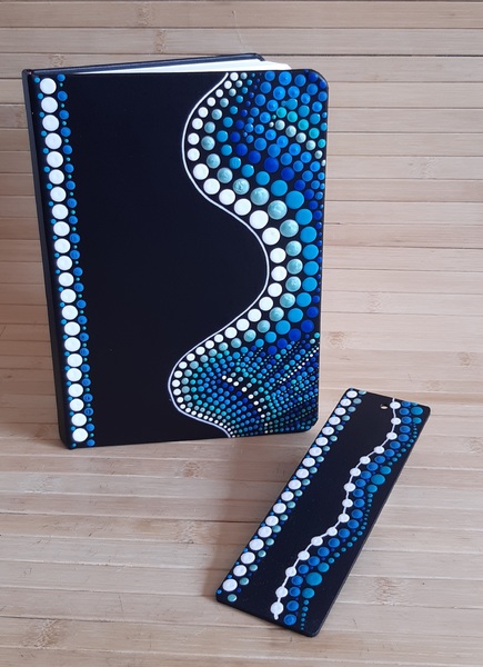 Dotpainten op boekje en boekenlegger