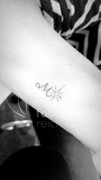 Kleines Fine Line Tattoo Motiv