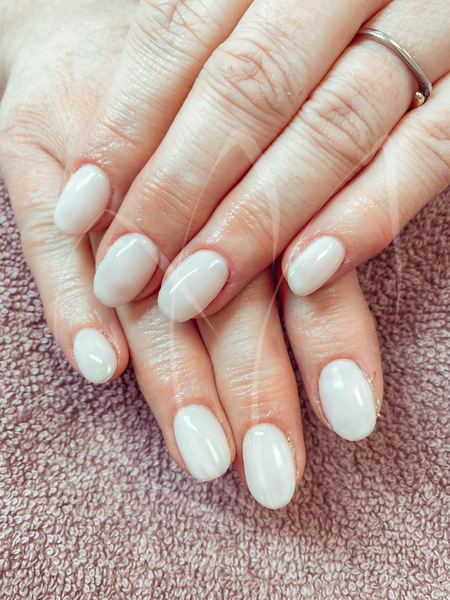 Naturnagelverstärkung mit Acryl und dezenten Shellac