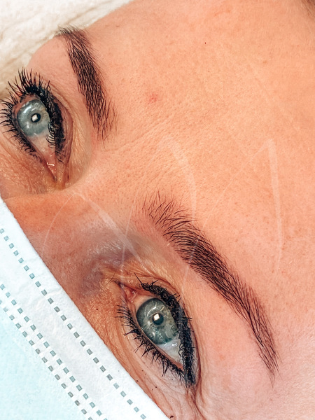 klassische Henna Brows