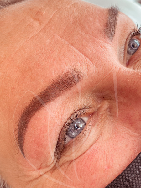 Powderbrows mit ganz leichten Ombre Effekt