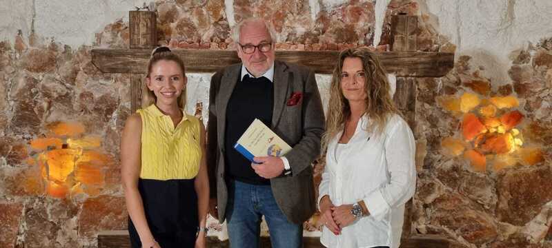 Michael Schottenberg hat unsere Salzgrotte mit einer wunderbaren Lesung eröffnet!