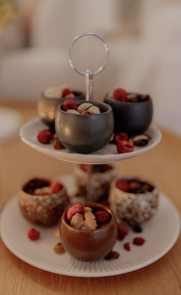 Als kleine Aufmerksamkeit: ein erfrischendes Willkommensgetränk und Snacks zur freien Entnahme.