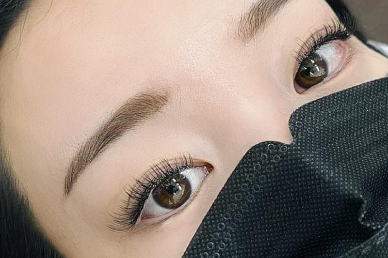 Eyelash Extension Allergies: Causes & Prevention Tips