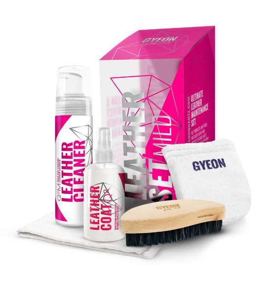 Le set Q²M Leather Mild est la solution complète pour l’entretien de votre cuir associant le  Q²M LeatherCleaner Mild, un nettoyant doux pour cuir pré-enduit et le Q²M LeatherCoat, la solution idéale pour l’entretien et la protection du cuir.
