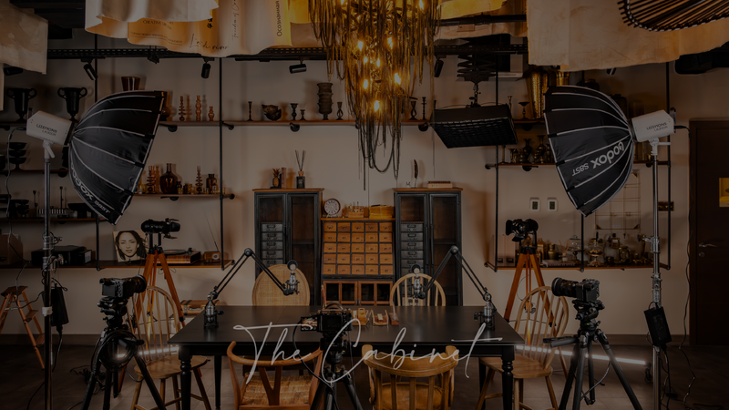 The Cabinet |

Where knowledge becomes conversation.

A timeless setting for expert discussions, educational podcasts and strategic thinking. Ideal for business meetings, roundtable discussions, real estate and finance talks, wine and heritage conversations, presentations and intellectual exchange.